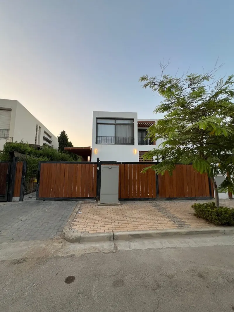 Timber Pergola and Sunset Terrace — 4-Bedroom Villa, Sheikh Zayed, photo 8