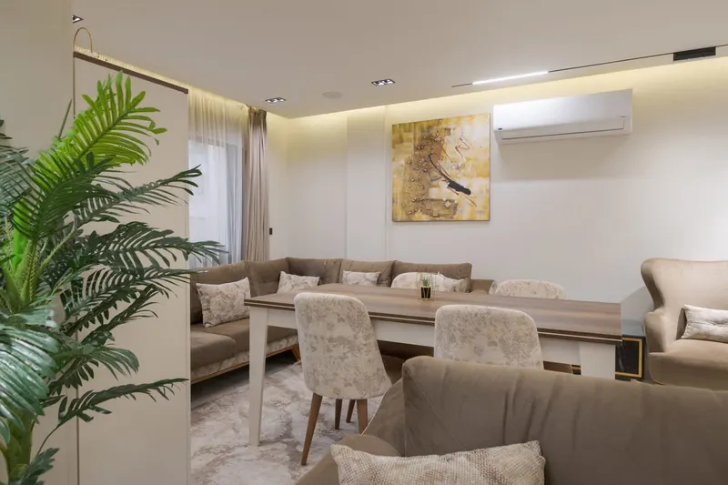 Black Marble and Slatted Oak Lounge — 2-Bedroom Apartment, New Cairo, photo 6