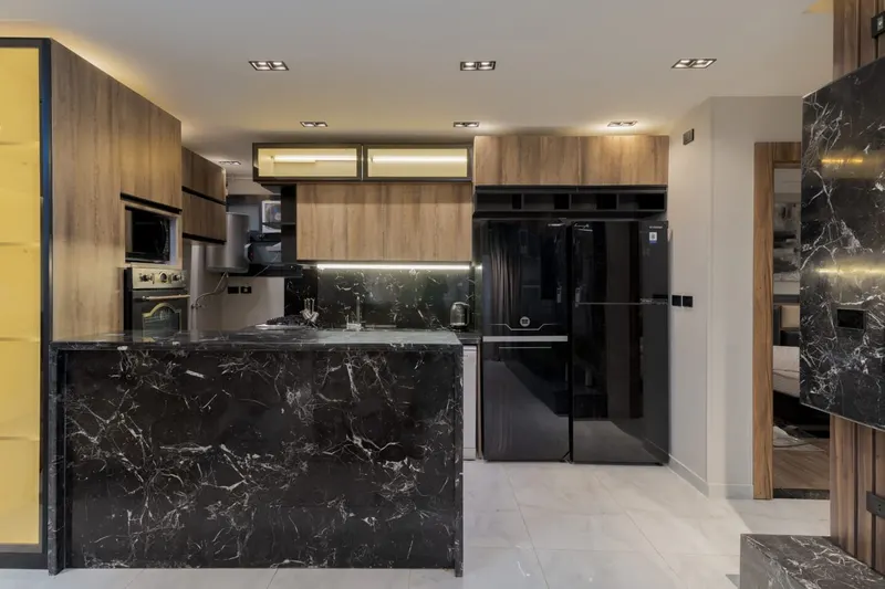 Black Marble and Slatted Oak Lounge — 2-Bedroom Apartment, New Cairo, photo 8