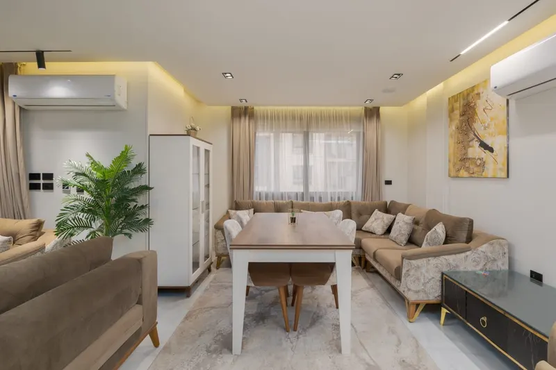 Black Marble and Slatted Oak Lounge — 2-Bedroom Apartment, New Cairo, photo 5