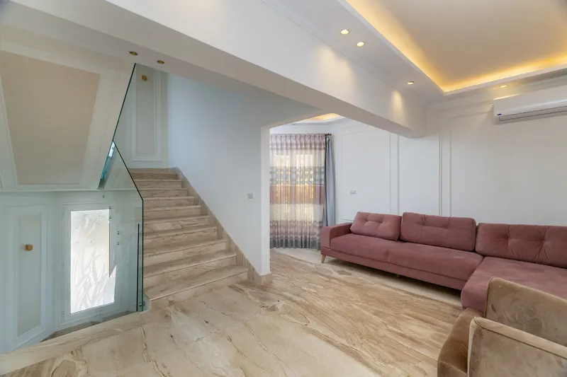 Onyx Pillars and Pergola Garden — 4-Bedroom Villa, Sheikh Zayed, photo 7