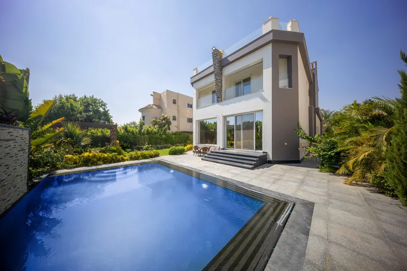Onyx Pillars and Pergola Garden — 4-Bedroom Villa, Sheikh Zayed