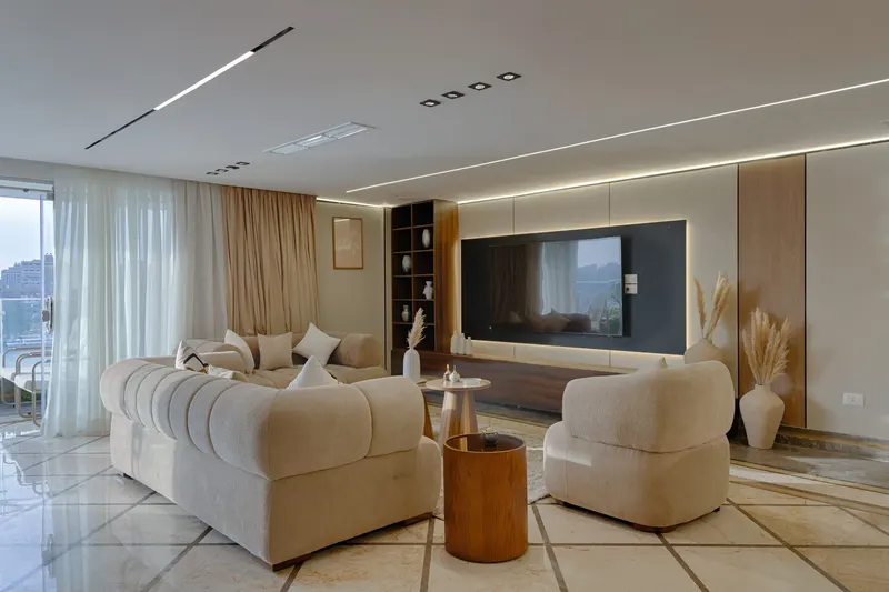 Glass-Railed Nile Balcony — 4-Bedroom Apartment, Manial, photo 4
