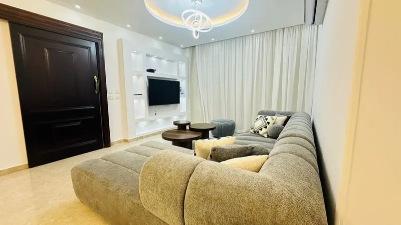 Halo-Lit Lounge with Garden Balcony — 2-Bedroom Apartment, New Cairo, photo 2