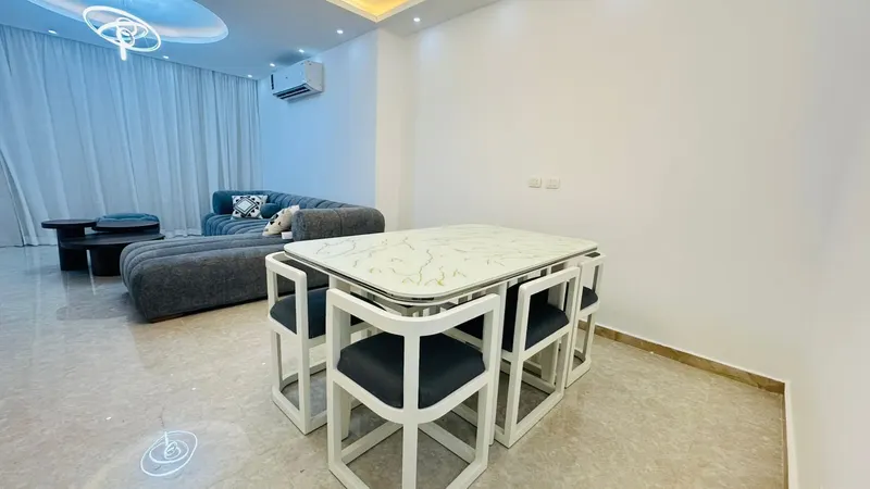 Halo-Lit Lounge with Garden Balcony — 2-Bedroom Apartment, New Cairo, photo 8