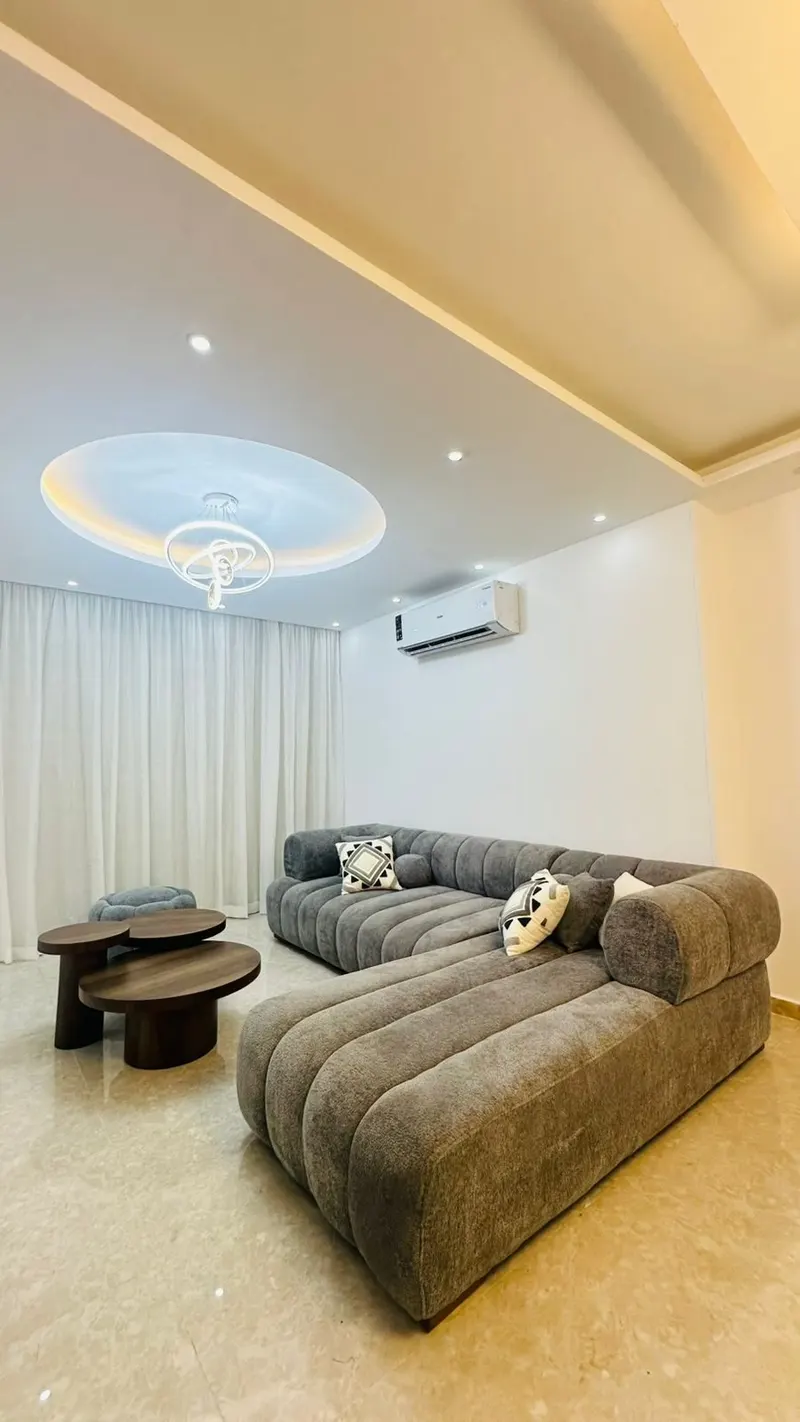 Halo-Lit Lounge with Garden Balcony — 2-Bedroom Apartment, New Cairo, photo 6