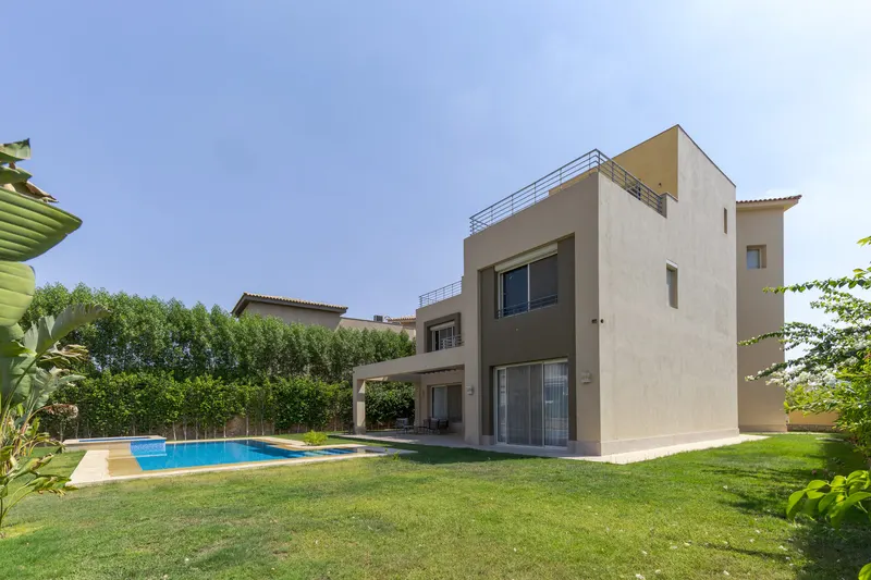 Marble Fireplace and Stepped Pool — 5-Bedroom Villa, Sheikh Zayed, photo 2