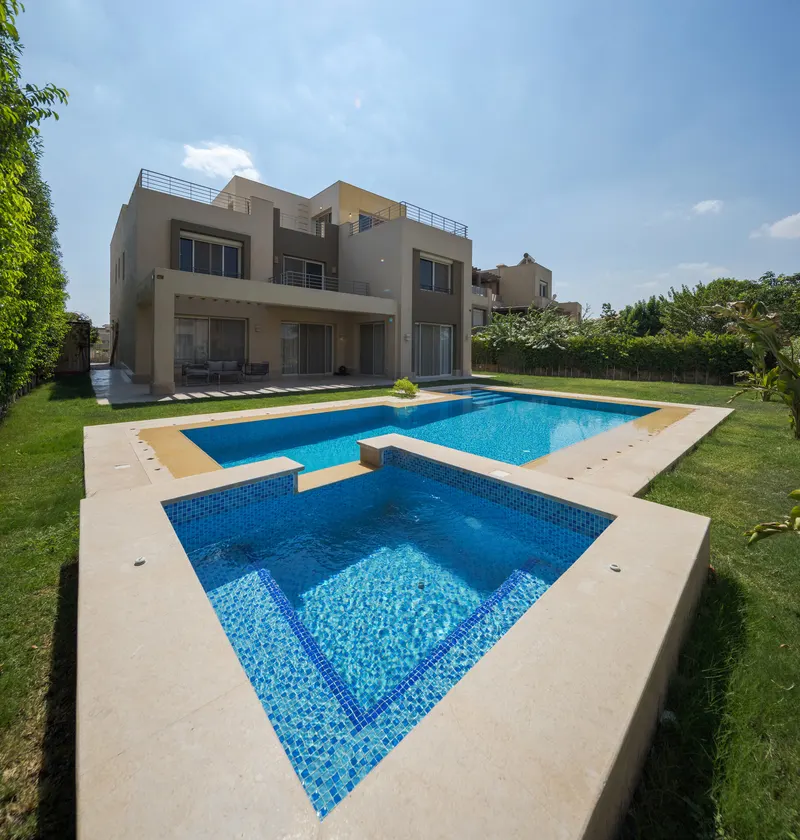 Marble Fireplace and Stepped Pool — 5-Bedroom Villa, Sheikh Zayed, photo 4