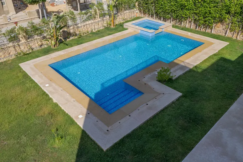Marble Fireplace and Stepped Pool — 5-Bedroom Villa, Sheikh Zayed, photo 3