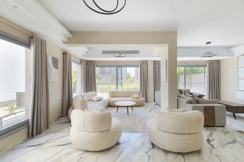 Veined Marble and Lawn-Side Lounge — 4-Bedroom Villa, Sheikh Zayed, photo 6