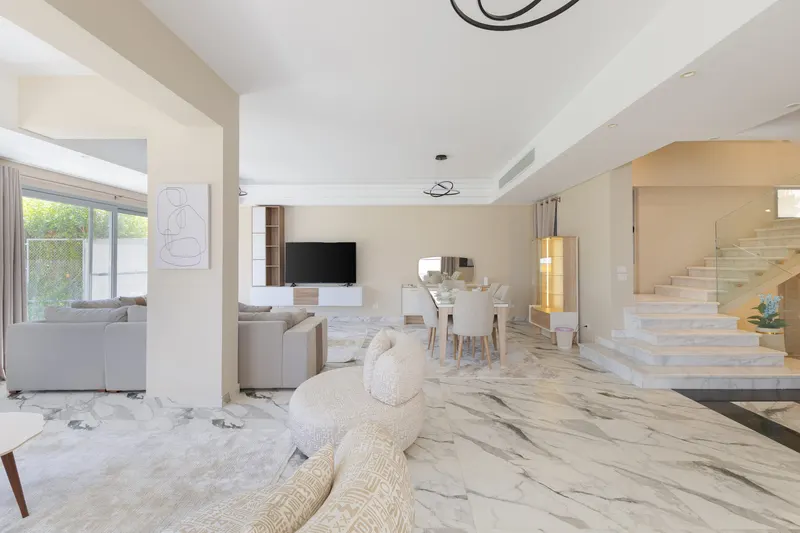 Veined Marble and Lawn-Side Lounge — 4-Bedroom Villa, Sheikh Zayed, photo 7