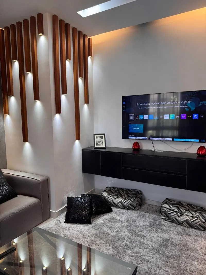 Amber-Lit Wood Slats — 3-Bedroom Apartment, New Cairo, photo 4