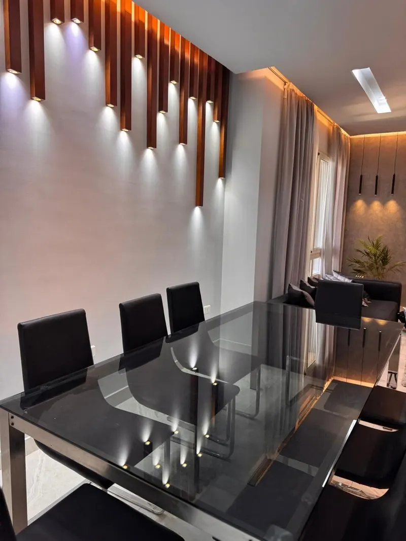 Amber-Lit Wood Slats — 3-Bedroom Apartment, New Cairo, photo 7