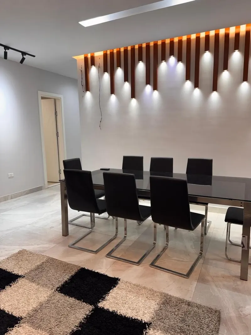 Amber-Lit Wood Slats — 3-Bedroom Apartment, New Cairo, photo 5