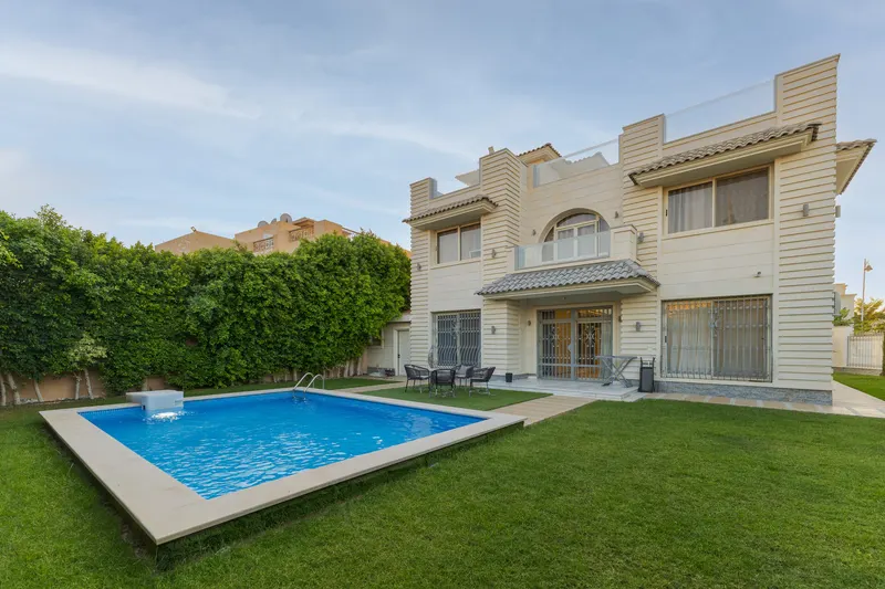 Clapboard Facade and Lawn Pool — 6-Bedroom Villa, Sheikh Zayed, photo 2