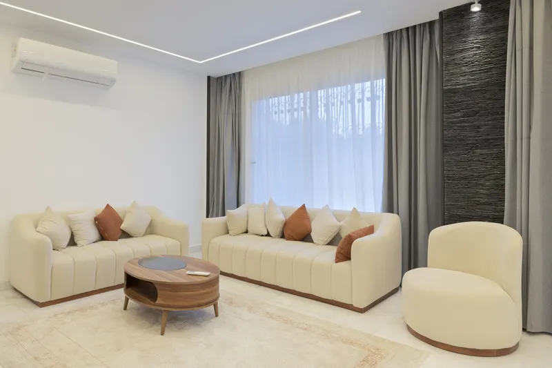 Clapboard Facade and Lawn Pool — 6-Bedroom Villa, Sheikh Zayed, photo 7