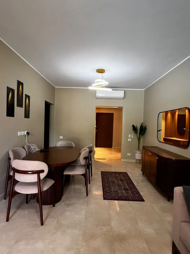Pool-View Balcony and Ring Chandeliers — 3-Bedroom Apartment, New Cairo, photo 4