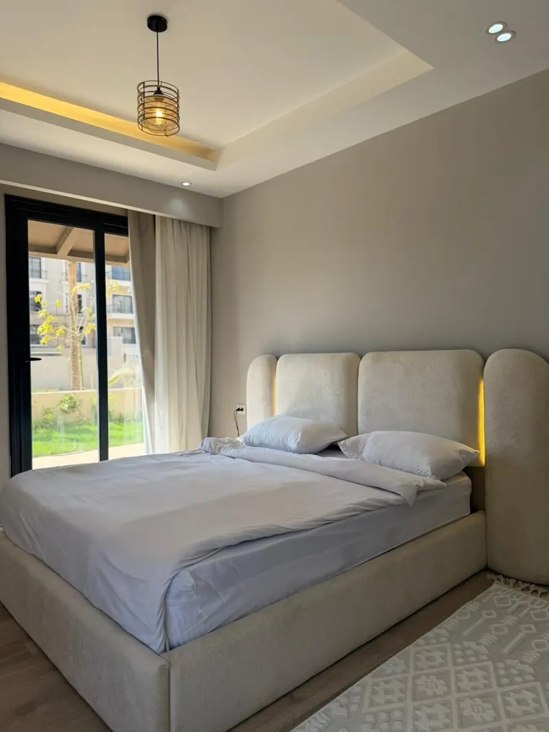 Gold Halo Lights and Garden Doors — 2-Bedroom Apartment, Sheikh Zayed, photo 8