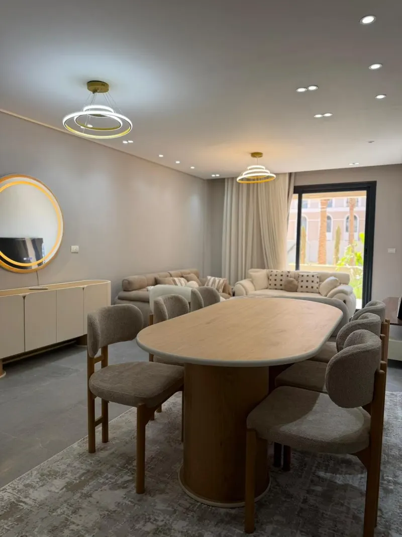 Gold Halo Lights and Garden Doors — 2-Bedroom Apartment, Sheikh Zayed, photo 4