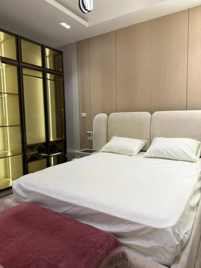 Warm Oak Suite with Balcony — 1-Bedroom Apartment, Sheikh Zayed, photo 7