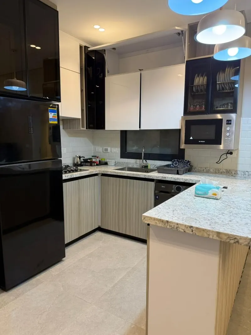 Warm Oak Suite with Balcony — 1-Bedroom Apartment, Sheikh Zayed, photo 5