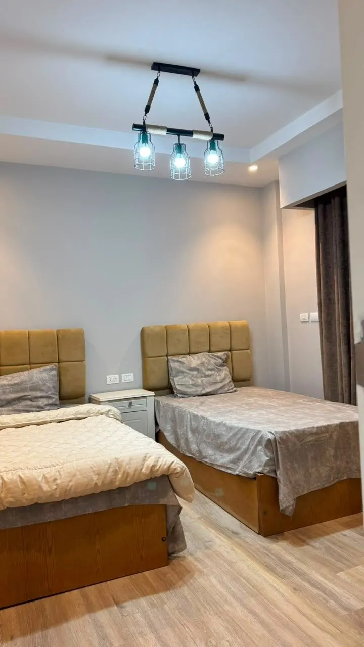 Balcony over Lit Gardens — 3-Bedroom Apartment, Sheikh Zayed, photo 8
