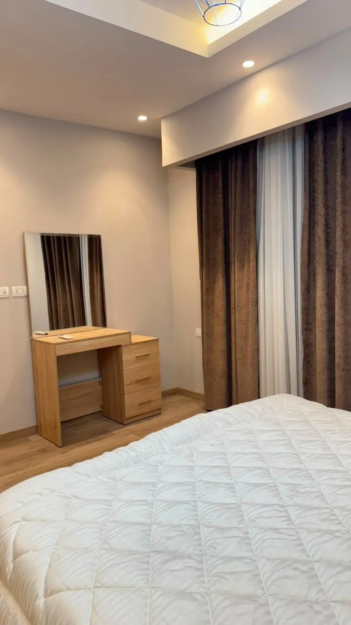 Balcony over Lit Gardens — 3-Bedroom Apartment, Sheikh Zayed, photo 7
