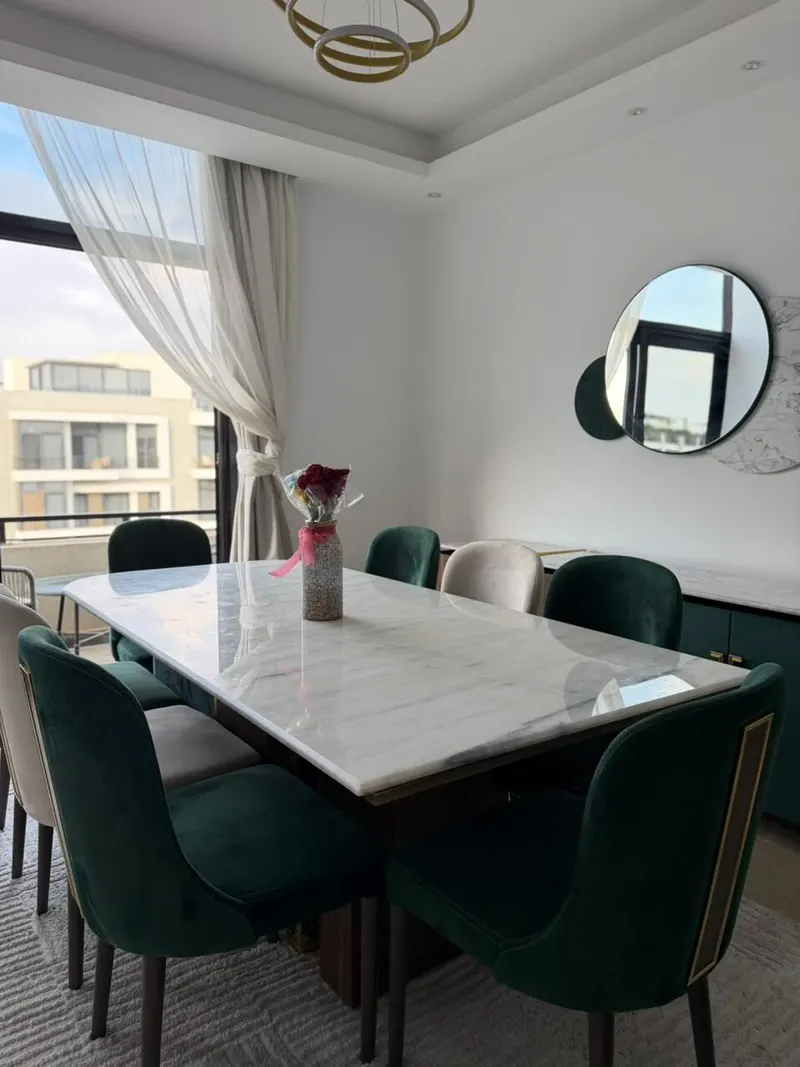 Emerald Dining over the Fountain Court — 3-Bedroom Apartment, New Cairo, photo 7