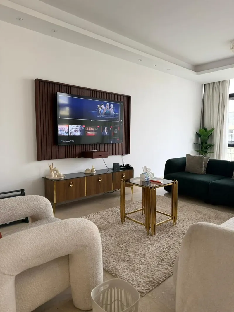Emerald Dining over the Fountain Court — 3-Bedroom Apartment, New Cairo, photo 3