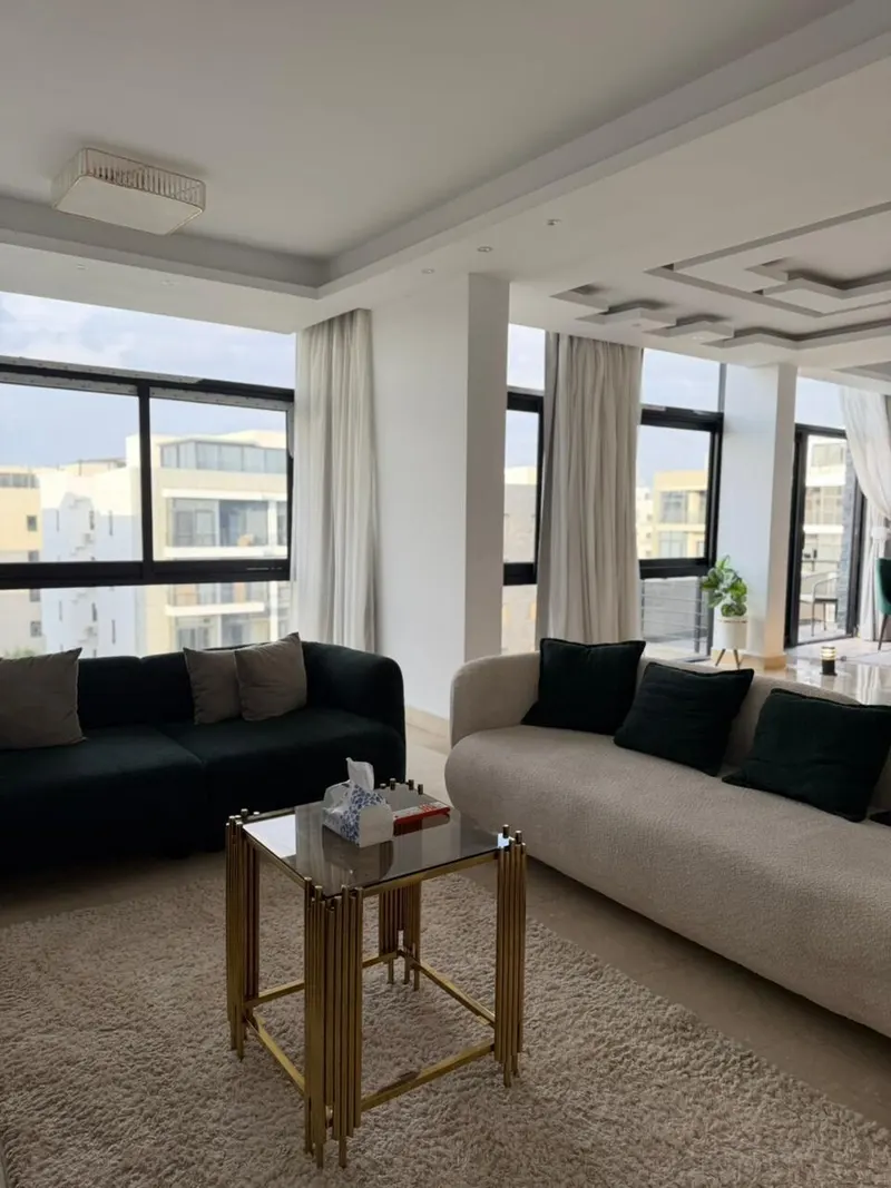 Emerald Dining over the Fountain Court — 3-Bedroom Apartment, New Cairo, photo 2