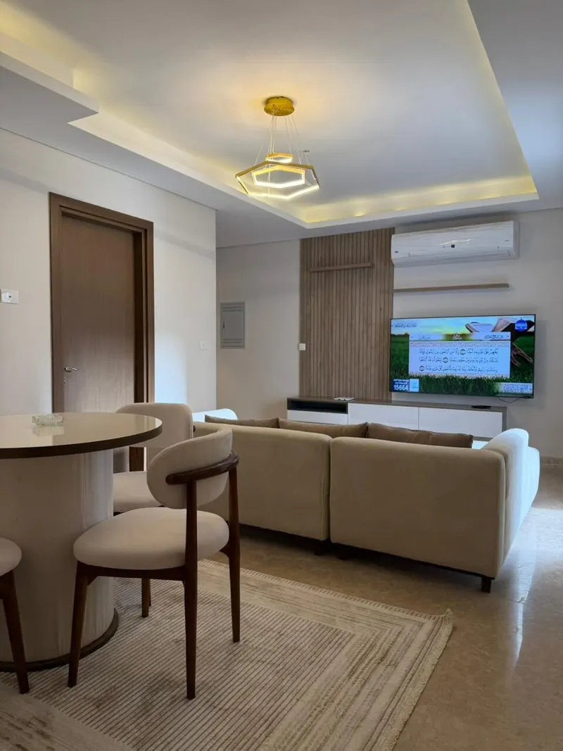Golden Hexagon Home — 2-Bedroom Apartment, Sheikh Zayed, photo 2