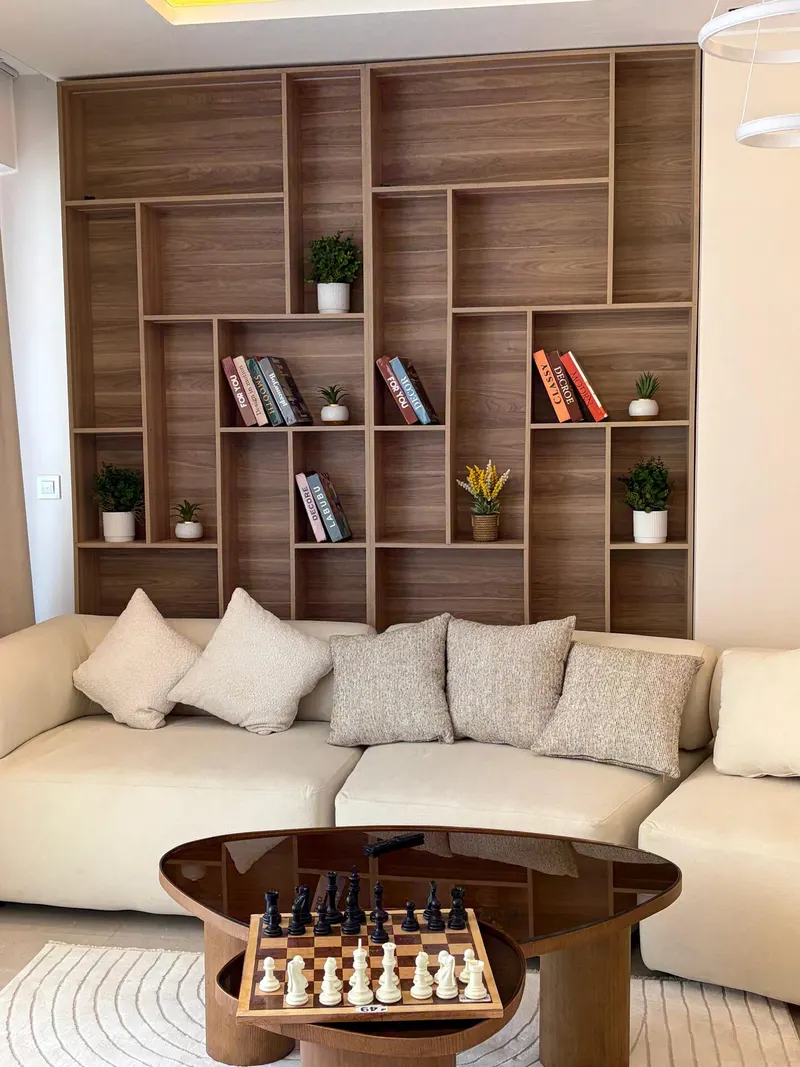 Library Wall and High Balcony — 3-Bedroom Apartment, Sheikh Zayed, photo 3