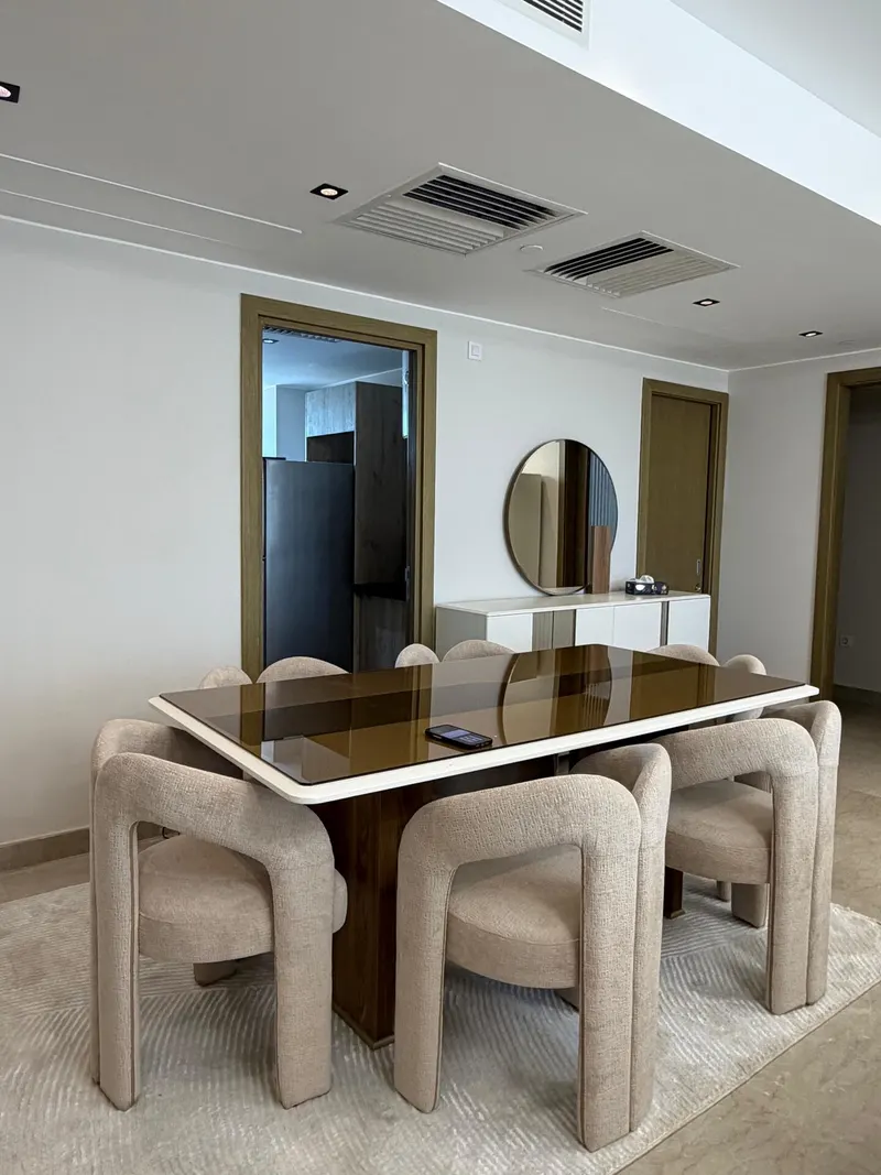Library Wall and High Balcony — 3-Bedroom Apartment, Sheikh Zayed, photo 7