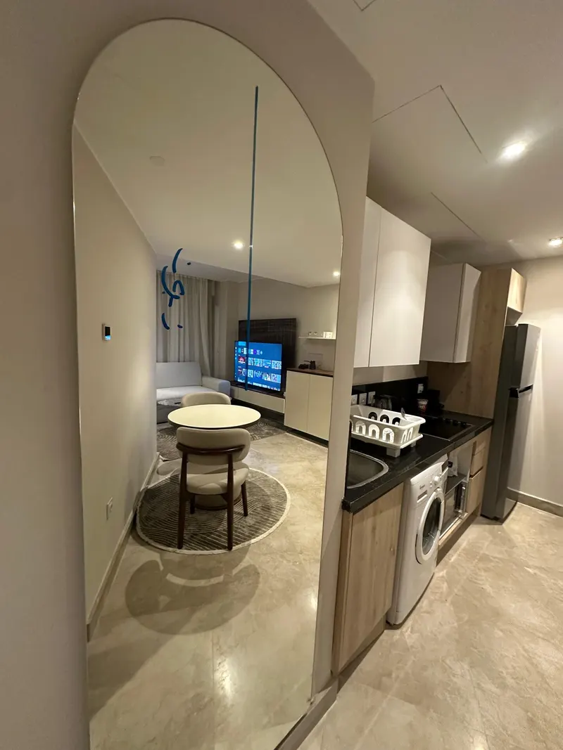 Marble Table and Arched Mirror — Studio, Sheikh Zayed, photo 6