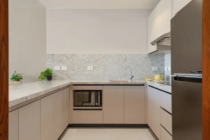 Sh. Zayed Aeon Towers 2BR w/ Kitchen — photo 3