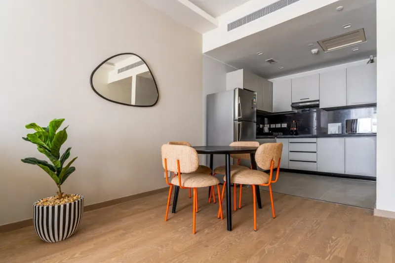 Sh. Zayed Aeon Towers 2BR w/ Kitchen — photo 6