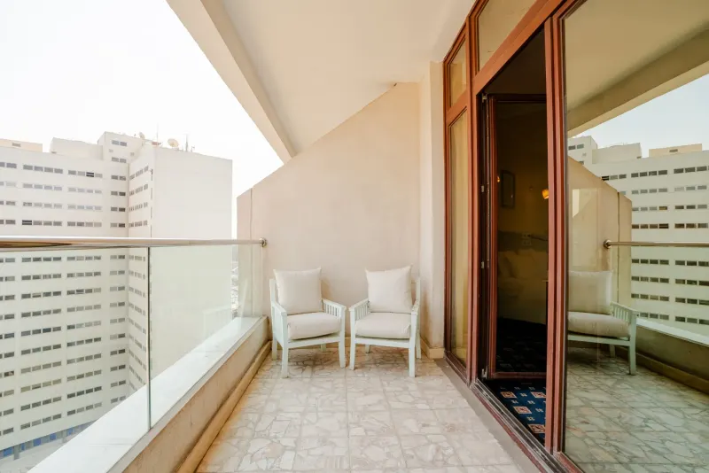Executive Room king Bed City view Balcony — photo 4
