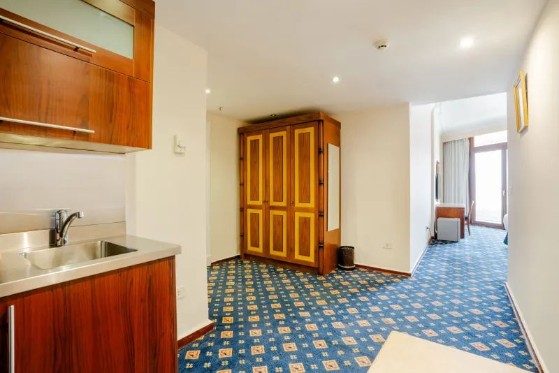 Executive Room king Bed City view Balcony — photo 6