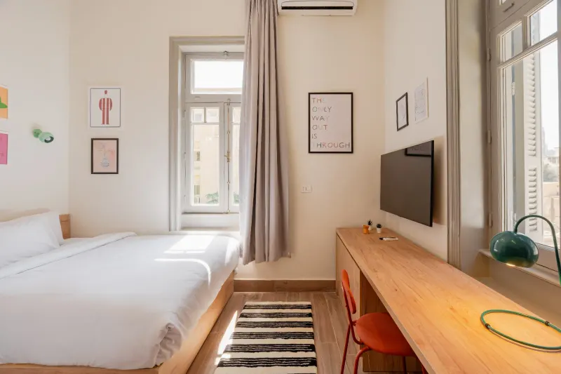 Standard Studio Queen bed, photo 2
