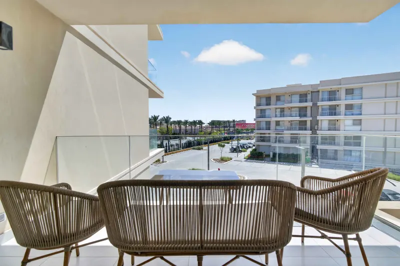 Elegant 2BDR Aprt. · Marina Views