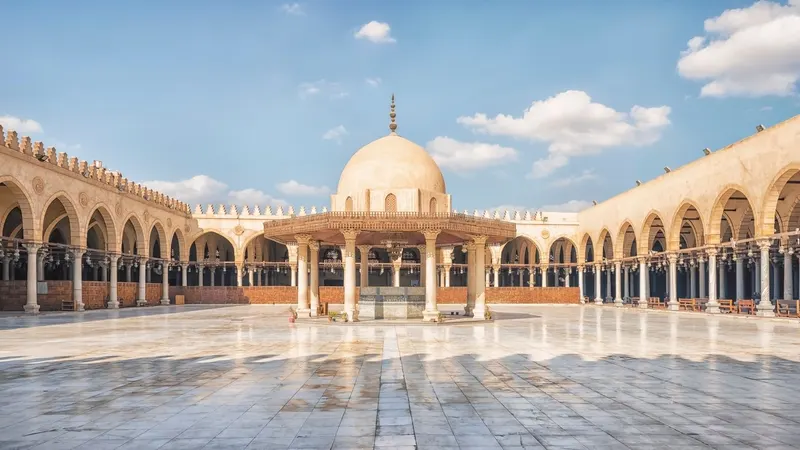 Cairo Heritage Tour: Golden Palace, Oldest Mosque with Lunch