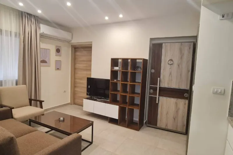 2-Bedroom, 2-Bath near City Stars with Washer and Dining, photo 5