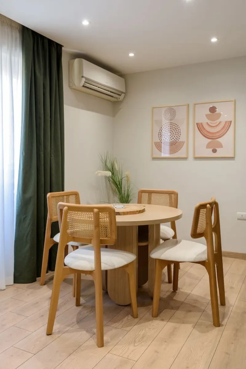 Nasr City 3-Bedroom with Emerald Sofa and Palm-Print Wall, photo 2