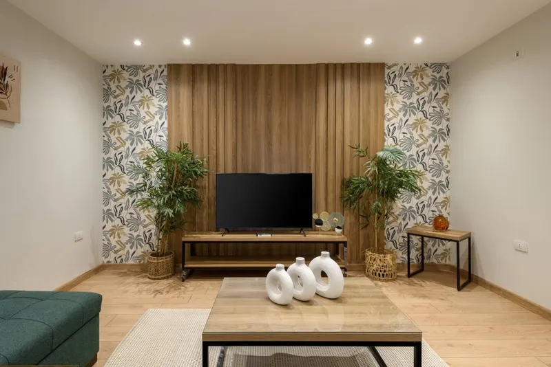 Nasr City 3-Bedroom with Emerald Sofa and Palm-Print Wall, photo 6