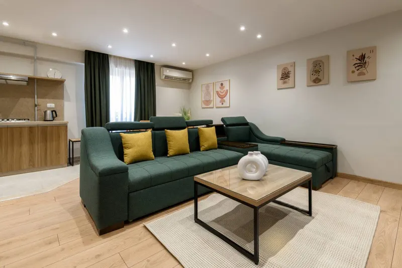 Nasr City 3-Bedroom with Emerald Sofa and Palm-Print Wall, photo 7
