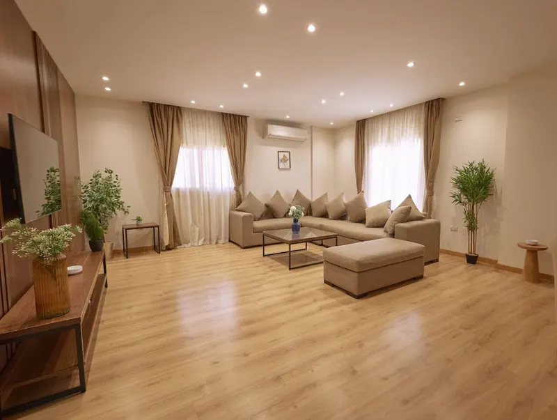 Nasr City Large 3-Bedroom with Bench Dining and Lit Niches, photo 2
