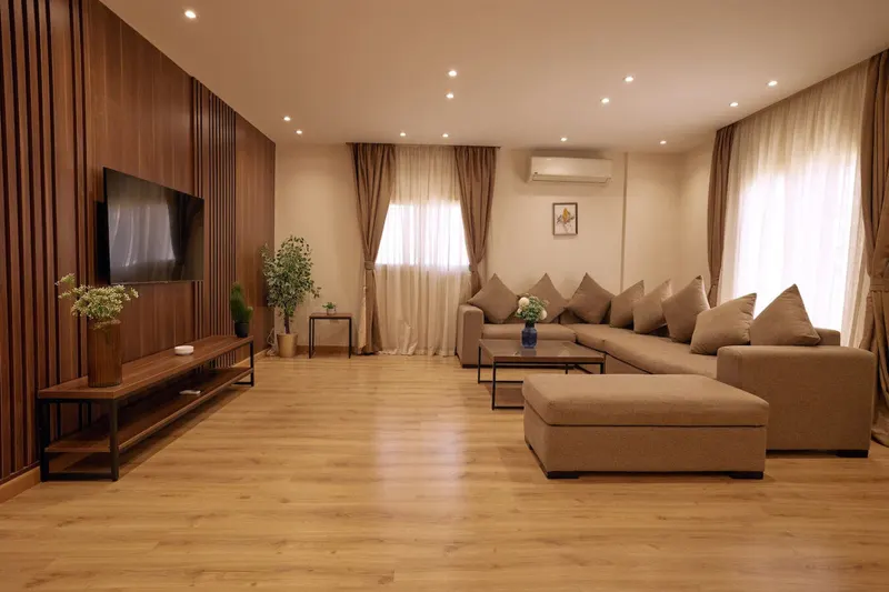 Nasr City Large 3-Bedroom with Bench Dining and Lit Niches, photo 8