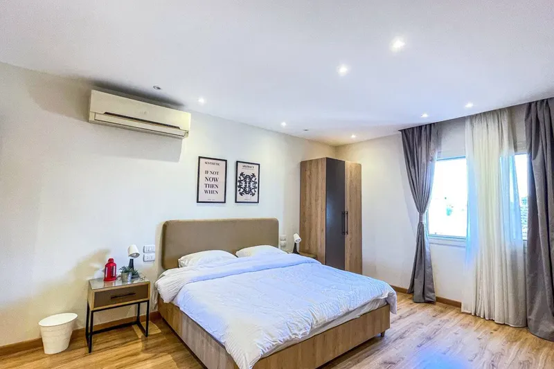 Nasr City Studio with Double Bed, Desk Nook and Glass Shower, photo 6