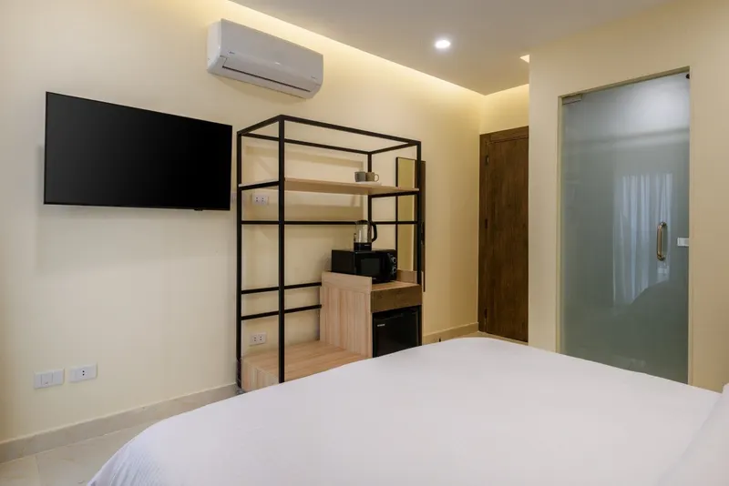 Heliopolis Airport Double Room with Matisse Prints, Lower Floor, photo 4