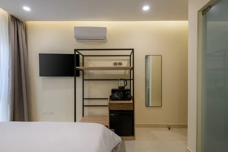 Heliopolis Airport Double Room with Matisse Prints, Lower Floor, photo 5